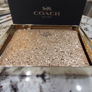 HOLIDAY LIMITED EDITION GIFT WRISTLET